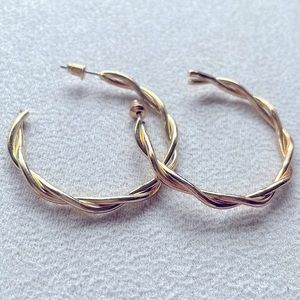 NEW Twisted hoop gold earrings